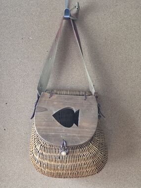 Vintage Large Wicker Fishing Creel Basket w/ Wooden Heart Lid & Strap 12x12x6